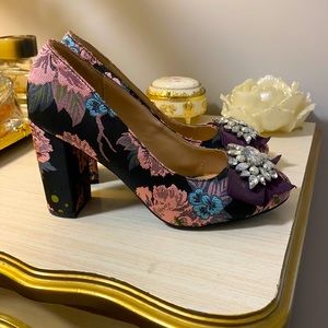 Kelly and Katie mod heels